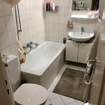 Homestay Die Ist Zentral Gelegen Und Trotzdem Sehr Ruhig-wg-shared-apartament-is Not Detached Apartament-general Wc